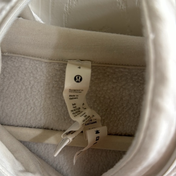 Lululemon cropped hoody size 4 - Picture 2 of 2